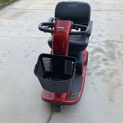 Victory 9 • Pride • 3 Wheel Power Scooter Good Condition  $2000 brand new ! Get it for a great price !