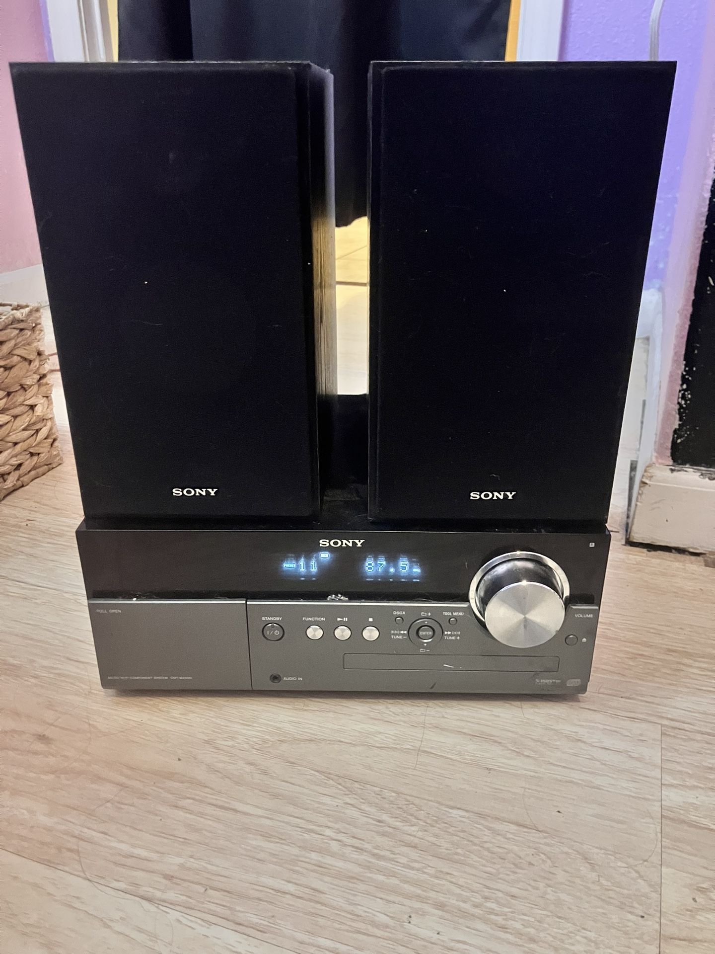 Stereo With Speakers NO ANTENNA 