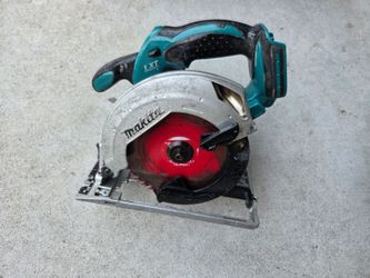 Makita 18V Cordless LXT Lithium-Ion 6-1/2" Circular Saw