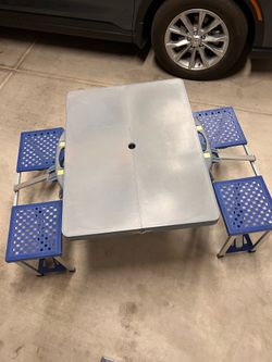 Kid’s portable folding picnic table w/ r