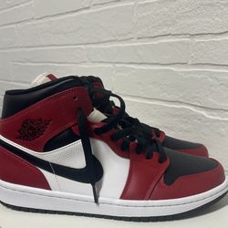 Jordan 1 Mid Chicago Black Toe