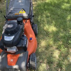 lawnmower husqvarna L221A self propelled works excellent HONDA ENGINE for Sale in San Antonio TX OfferUp