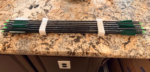 Carbon Archery Arrows with Green Fletching