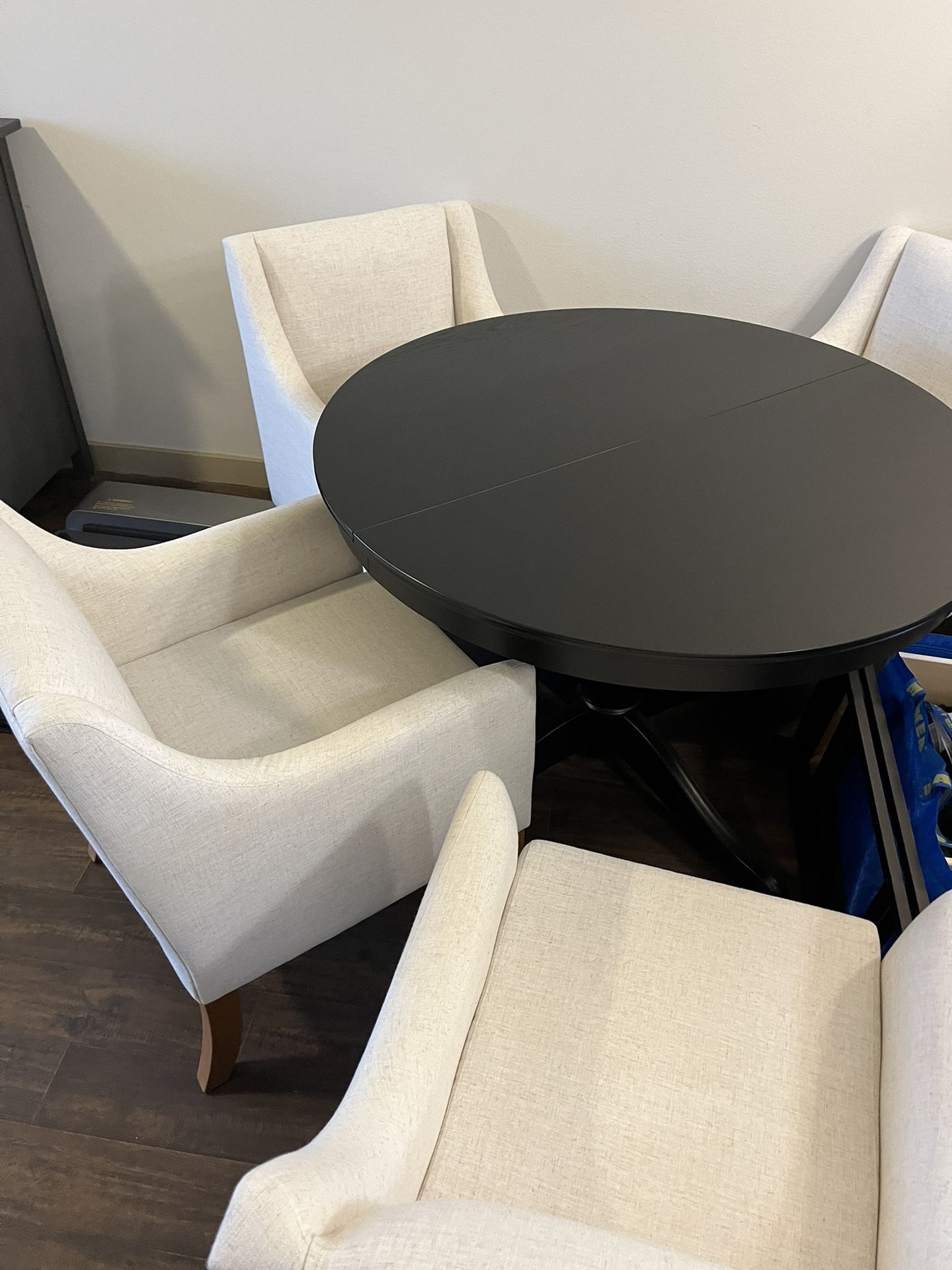 Round Dining Table And 4 Chairs 