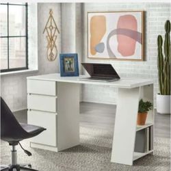 Simple Living Como Modern Writing Desk- White

🔥🔥New In Box🔥🔥