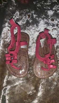 Sandals size 6to 9 months