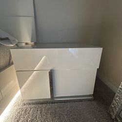 Queen Wood frame With Dresser 