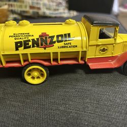 1931 HAWKEYE PENNZOIL DIE CAST BANK 
