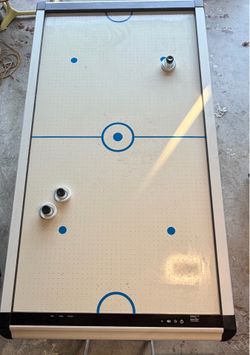 Air hockey table