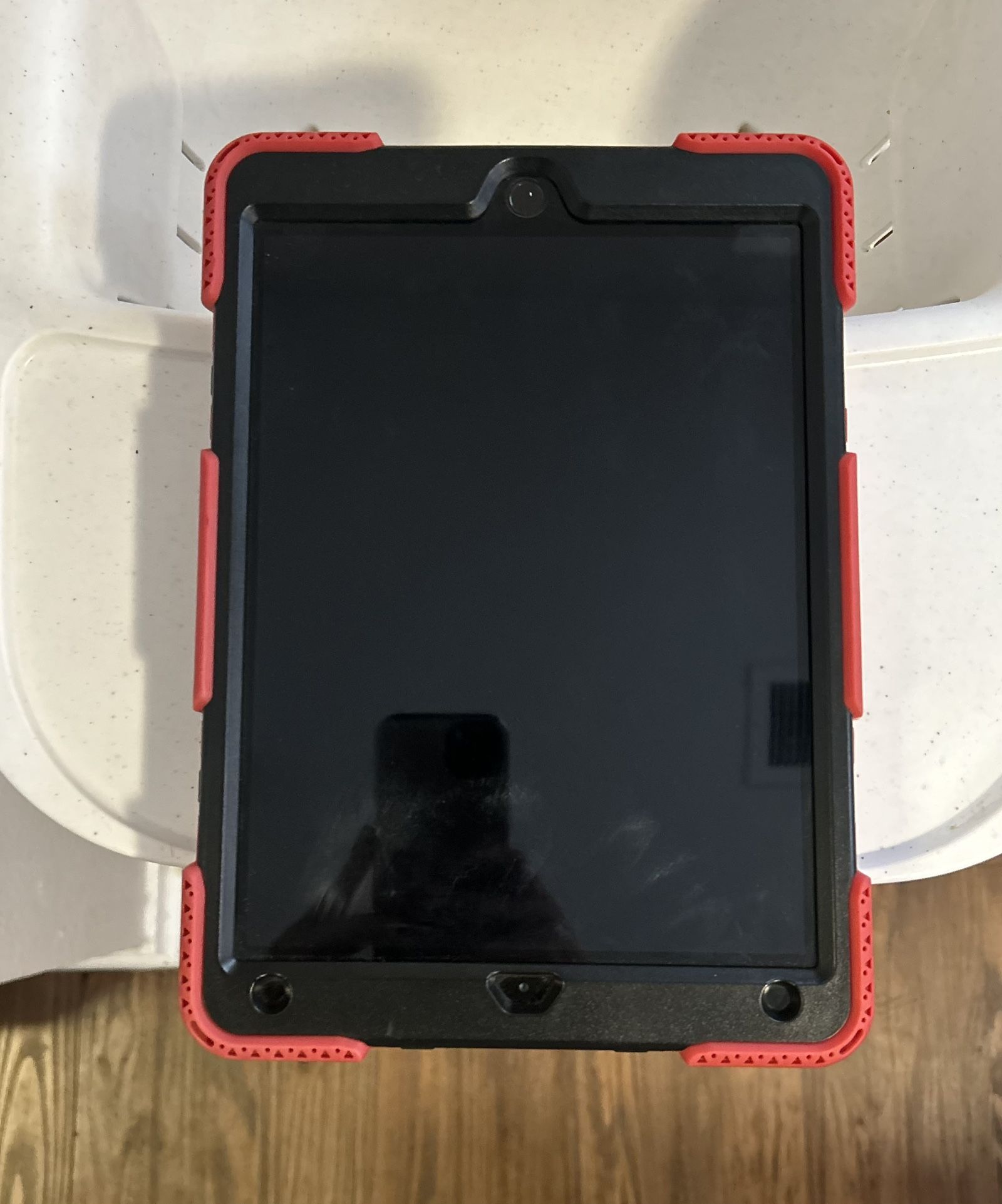 iPad 6 W/ Apple Pencil