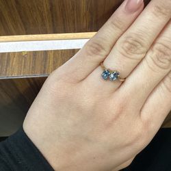 10K Oval Blue Topaz Ring Size 5.5