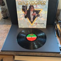 1975 Atlantic Recording Alice Cooper LP “Welcome To My Nightmare “ In Good Condition 