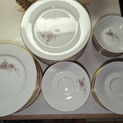 Gold Rimmed Diamante Made In Colombia Porcelain 46 Piece Dinner Plate Set