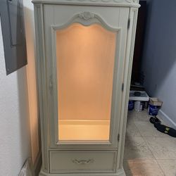 Disney Frozen Princess Touch Lighted Cabinet