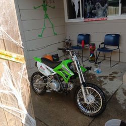 Two Dirt Bikes Two Dif Styles Along 800 For The Both