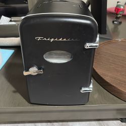 Frigidaire Like New For Sale 20$ Firm 