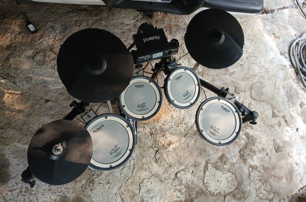 Like New Roland TD Series Mesh Head Electronic Drum Set