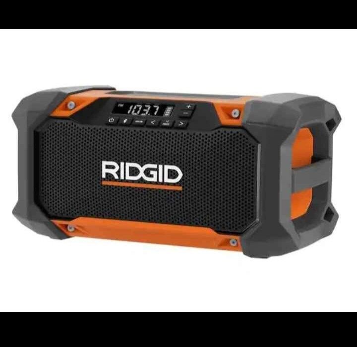 18V Hybrid Jobsite Radio with Bluetooth Technology (Tool Only) BRANDNEW
Dual 3 in. speakers and 15 watt amplifier deliver superior sound quality
9X