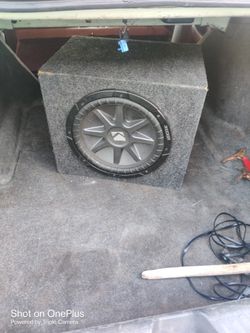 KICKER CVR 12 " AND SONNY AMP 