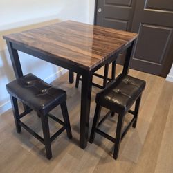 5 PC Dining Table With Bar Stools