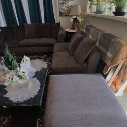 Sofa/ Sectional 