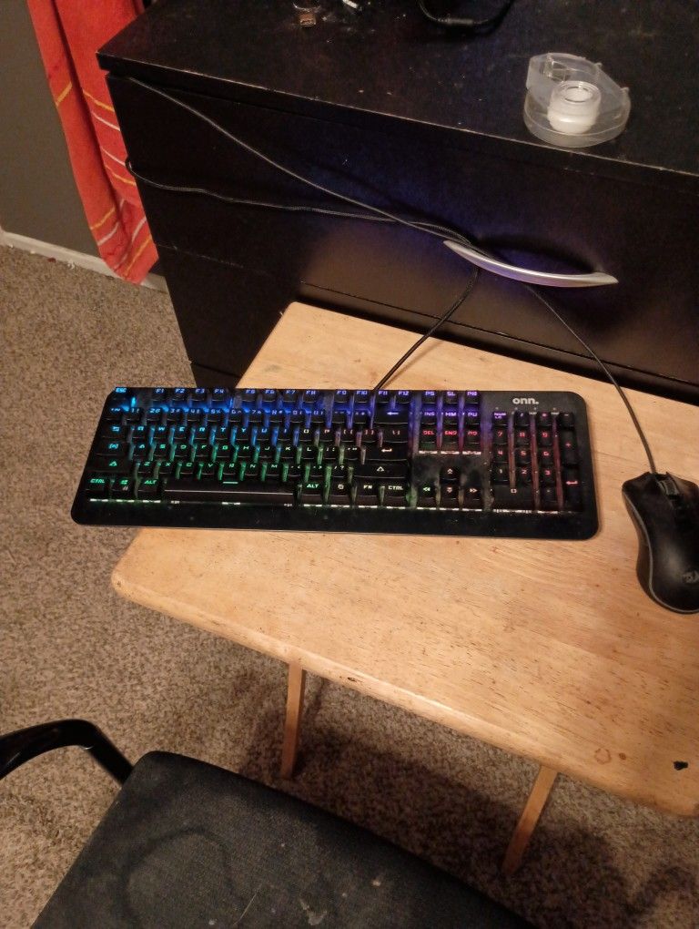 Gaming Setup (PlayStation 4, Gaming Keyboard And Mouse)