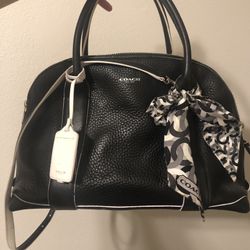 Coach Handbag With Strap 