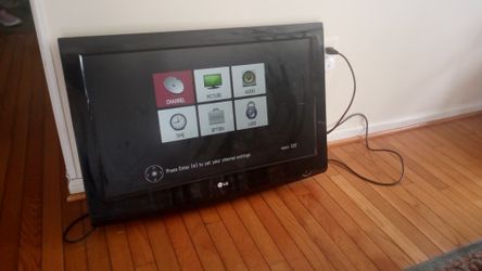 32" LG TV $40 With Remote
