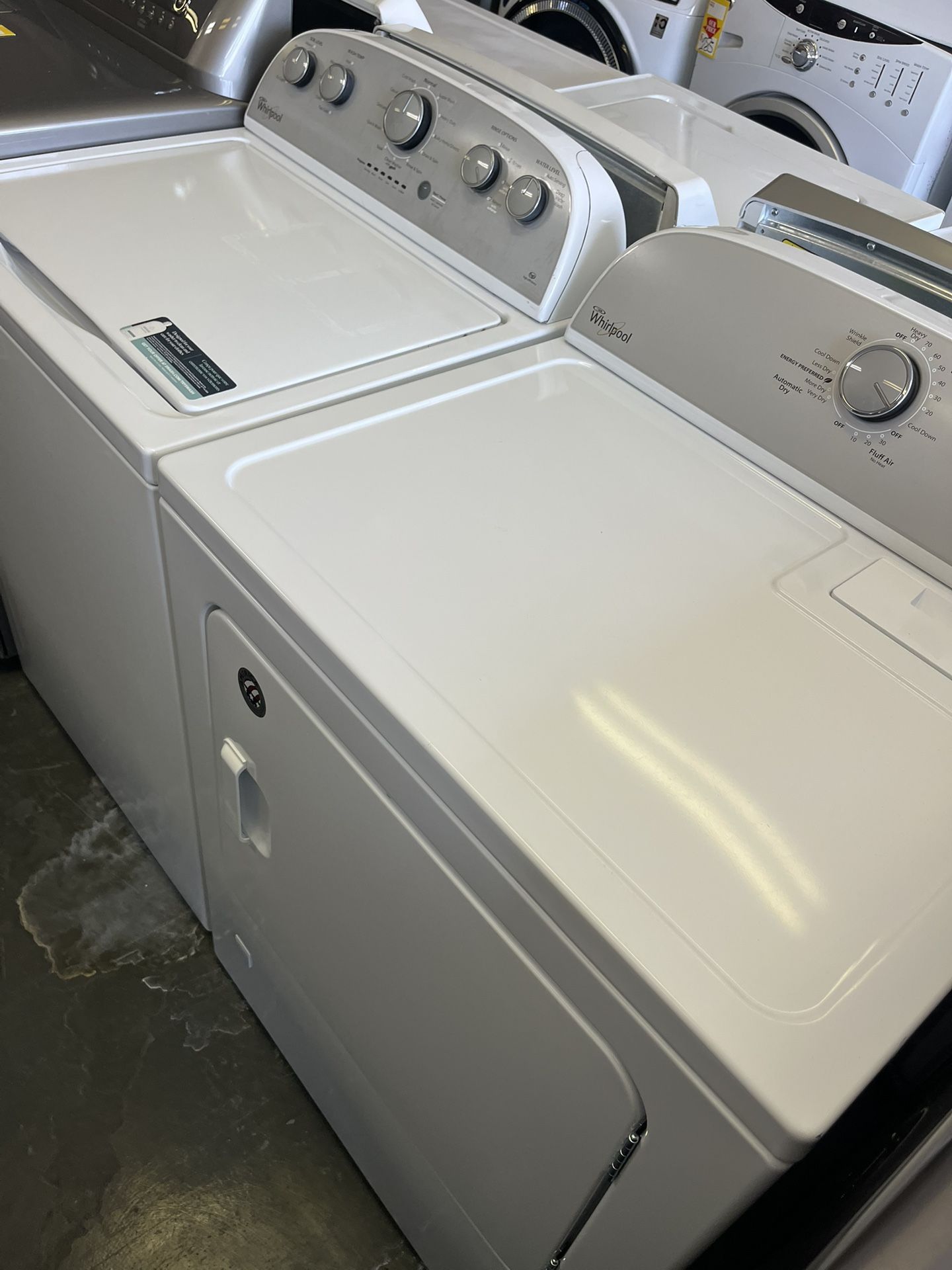 Like New Whirlpool Washer And Gas Dryer Set