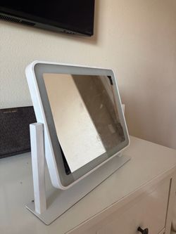 Vanity mirror