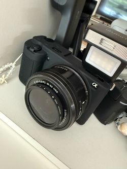 Sony ZV-E10F (full kit like NEW)