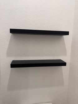 Hanging shelves set of 2