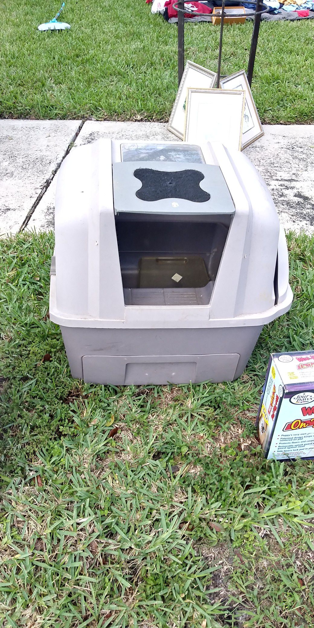 Kitty litter system with handle cleaning and bottom drawer.