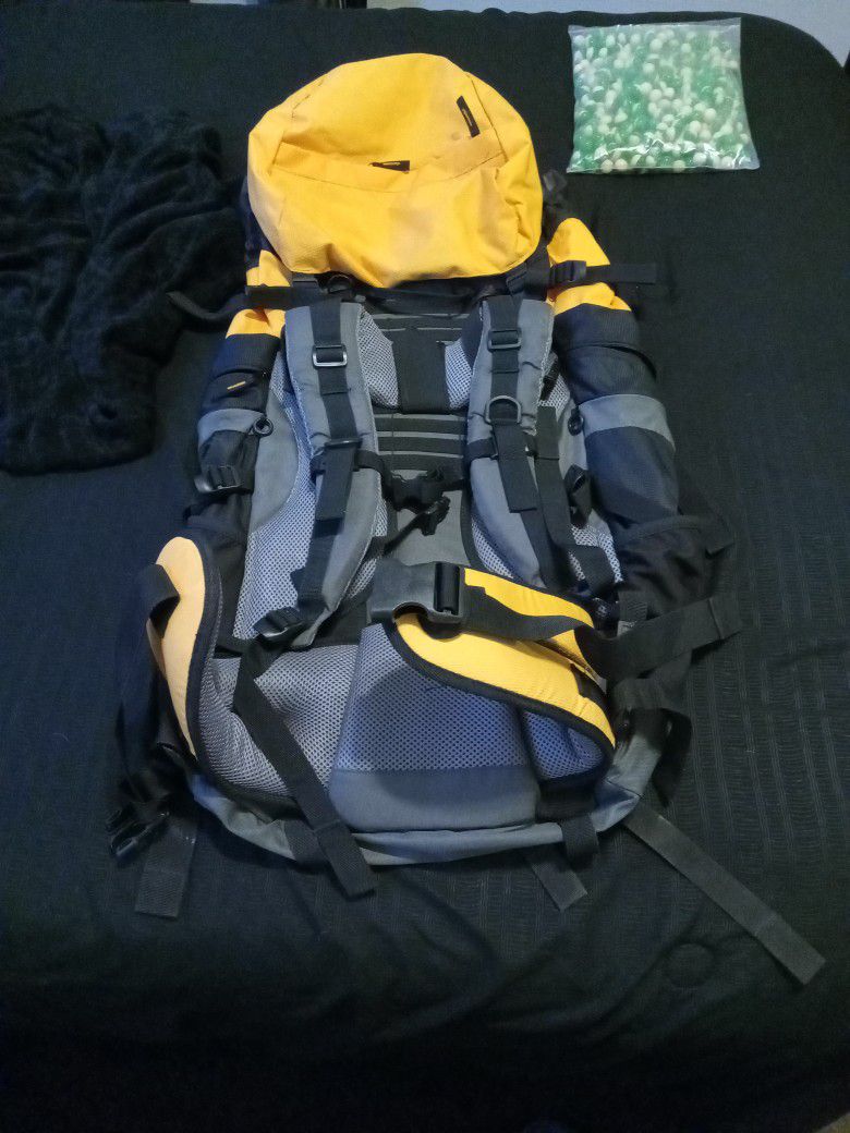 Coleman MAX: Elate 65L Hiking Bag