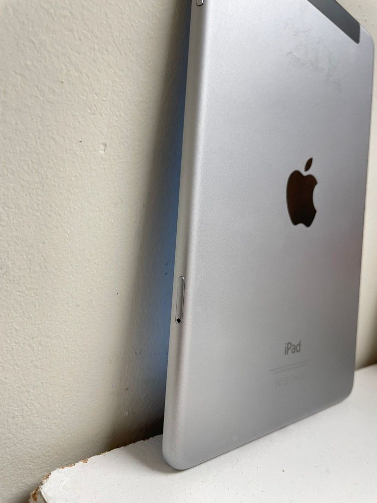 iPad本体 Apple iPad mini 4 64GB Wi-Fi + Cellular Restored Apple iPad mini 4 Wi-Fi 64GB (Refurbished