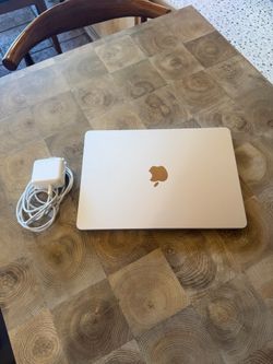 13’ 2025 MacBook Air M4 Pristine