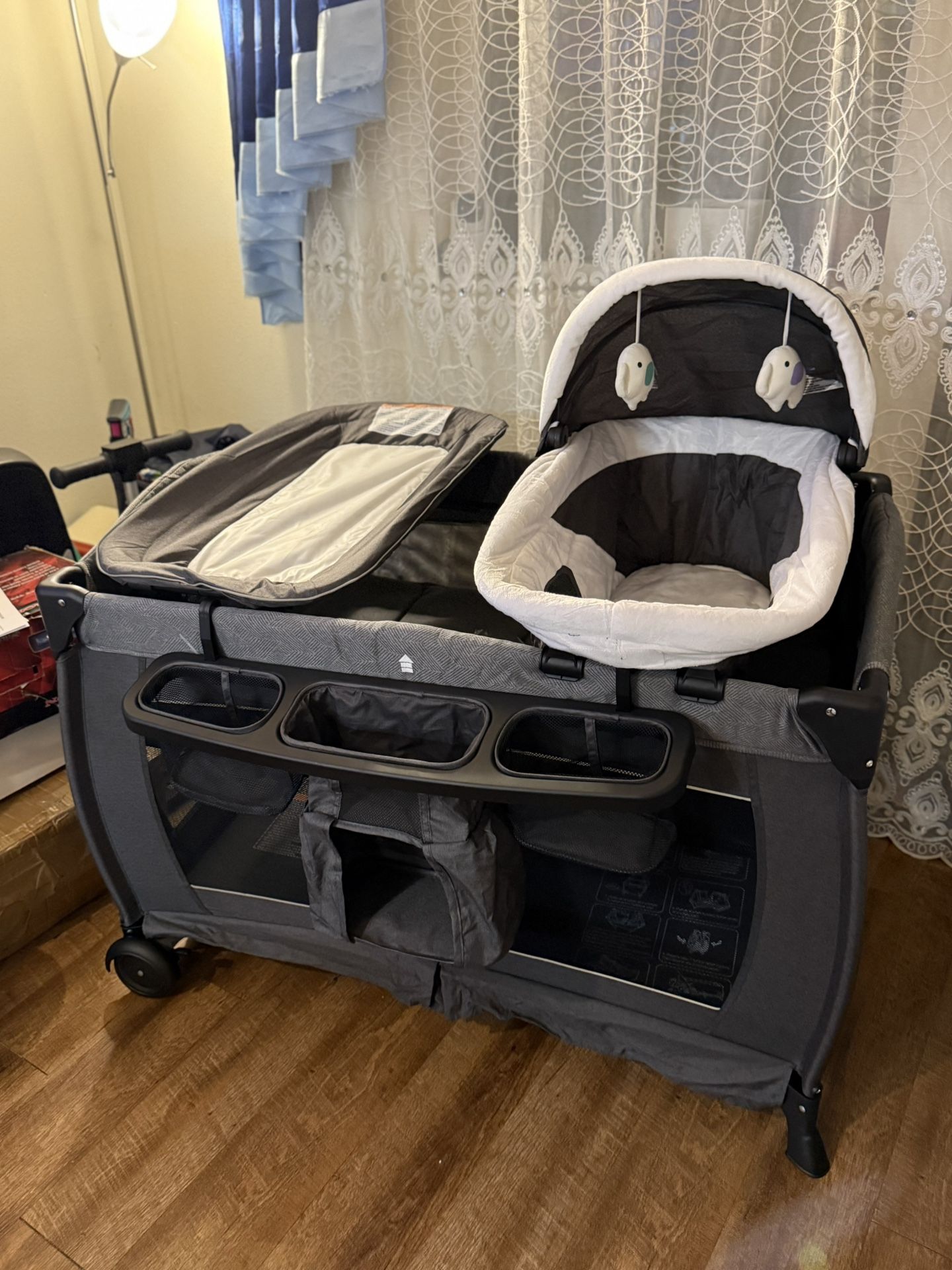 Pamo Babe Deluxe Nursery Center.