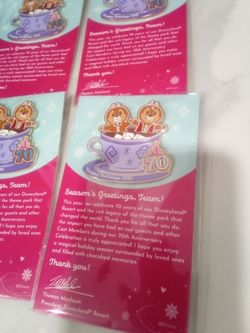 Disneyland pins new each 15$ each new