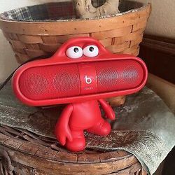 Beats Pill With Stand