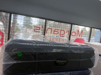 QUEEN SIZE SIMMONS BEAUTYREST BLACK SERIES 2 (PLUSH) PILLOW TOP MATTRESS & BOX BED SET