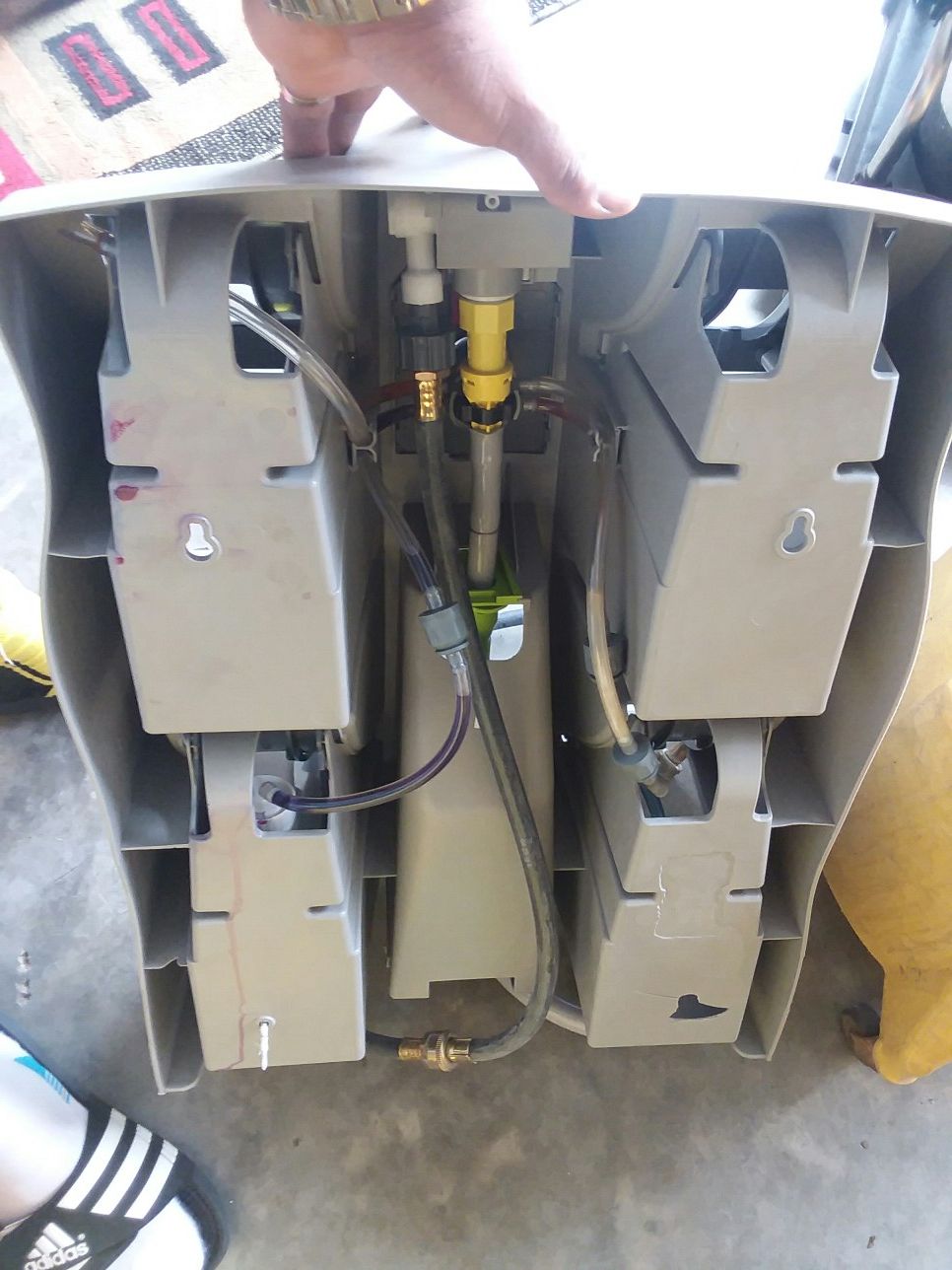 Wall units cleaning systems