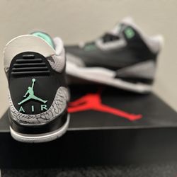 Jordan Retro 3’s Green Glow