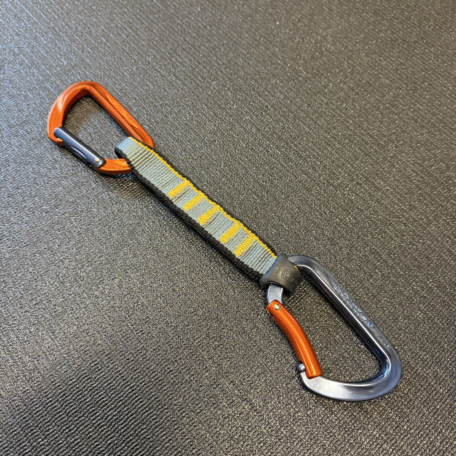 Petzl Spirit Express Quickdraw 17cm Straight Bent Gate Climbing EUC Caribiners