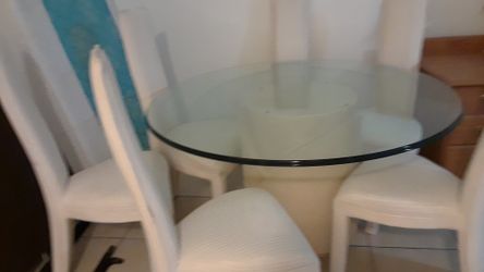 Nice dining room table for sale