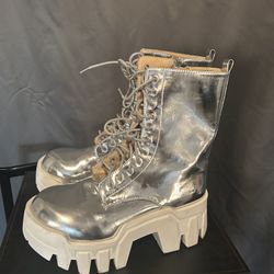 WOMENS SILVER PLATFORM BOOTS NEW 