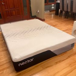 Nectar Premier Memory Foam, King, Like New