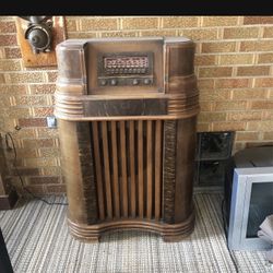 Vintage Philco Floor Radio  Powers up!