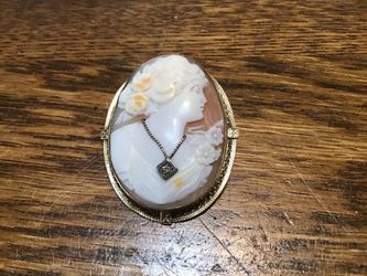 Cameo Pin/necklace 
