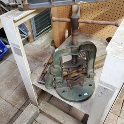 Massive Erie tool works pipe clamp