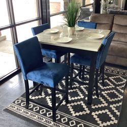 Beautiful 5pc Dining Table 